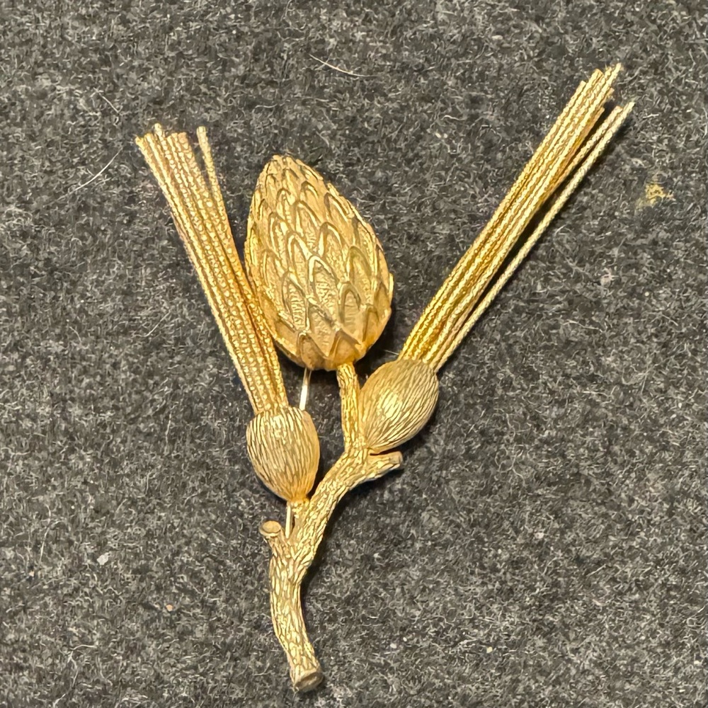 Looks like a Trifari "Alfred Philippe" pinecone brooch but is NOT signed.